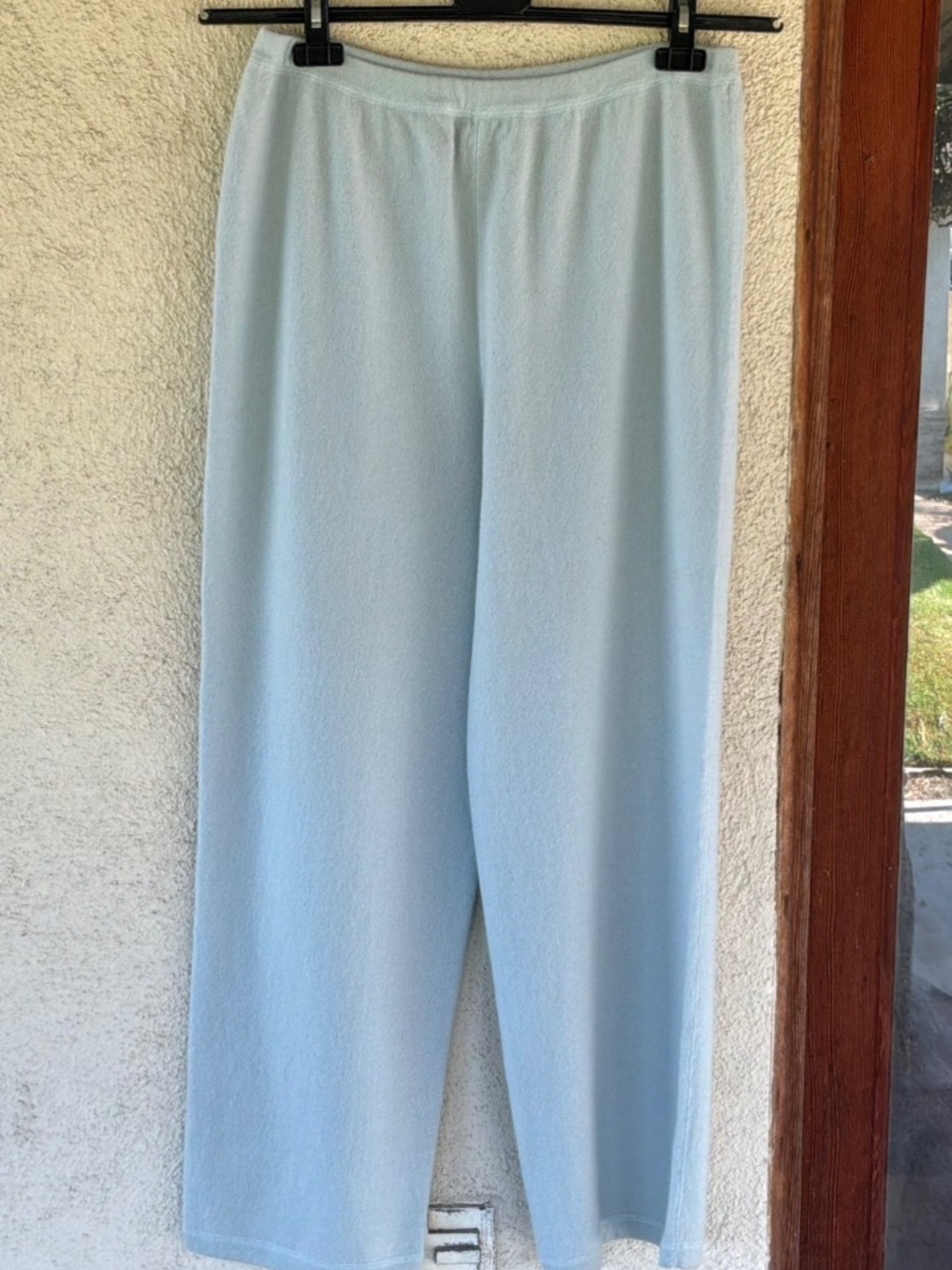 NEIMAN MARCUS SET, CASHMERE CARDIGAN AND PANTS - Picture 5 of 6